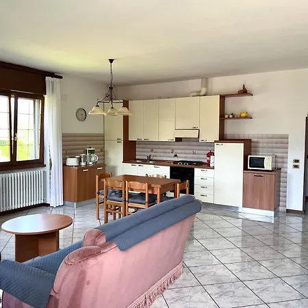 House With Large Garden, 2 Bedrooms, 2 Bathrooms, * Colico