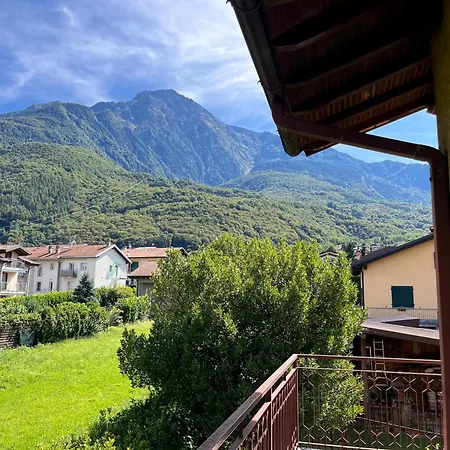 House With Large Garden, 2 Bedrooms, 2 Bathrooms,