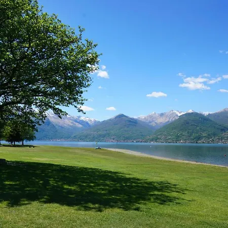 House With Large Garden, 2 Bedrooms, 2 Bathrooms, Lejlighed