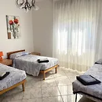 House With Large Garden, 2 Bedrooms, 2 Bathrooms, Апартаменты