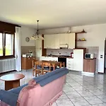 House With Large Garden, 2 Bedrooms, 2 Bathrooms, * Колико