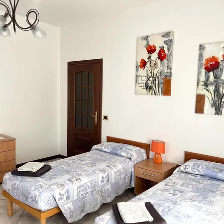 Appartement House With Large Garden, 2 Bedrooms, 2 Bathrooms,