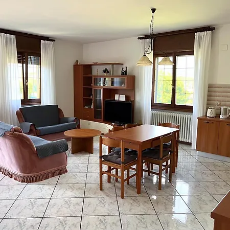 House With Large Garden, 2 Bedrooms, 2 Bathrooms, Apartment *