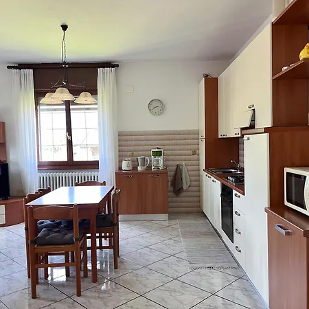 House With Large Garden, 2 Bedrooms, 2 Bathrooms,