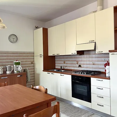 House With Large Garden, 2 Bedrooms, 2 Bathrooms, *