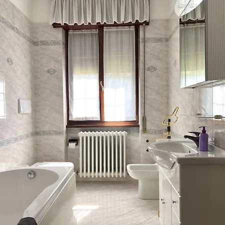 Appartement House With Large Garden, 2 Bedrooms, 2 Bathrooms,