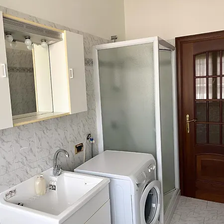 Appartement House With Large Garden, 2 Bedrooms, 2 Bathrooms, *