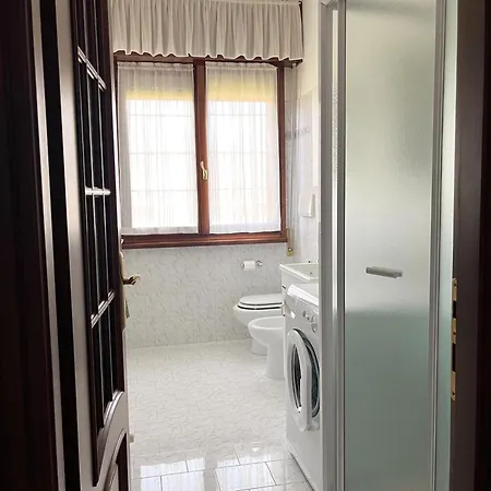 House With Large Garden, 2 Bedrooms, 2 Bathrooms, Appartement Colico