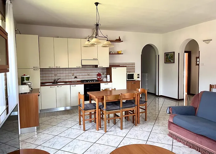 House With Large Garden, 2 Bedrooms, 2 Bathrooms, Апартаменты