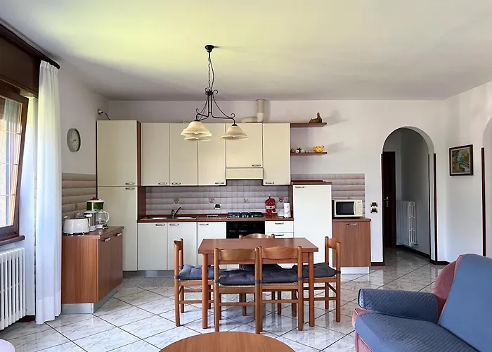 House With Large Garden, 2 Bedrooms, 2 Bathrooms, Colico