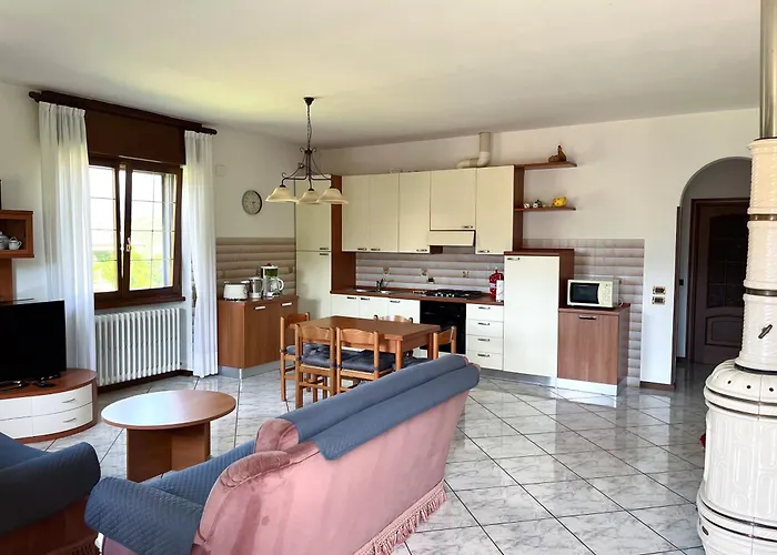 House With Large Garden, 2 Bedrooms, 2 Bathrooms, * Colico