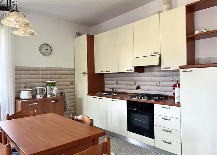 House With Large Garden, 2 Bedrooms, 2 Bathrooms, *