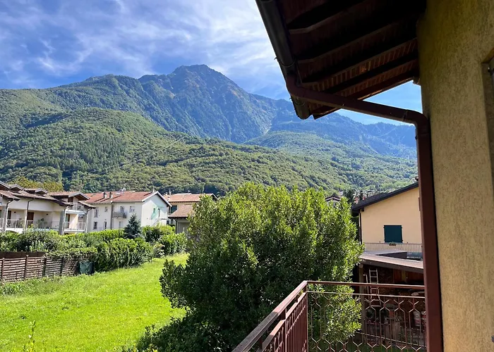 House With Large Garden, 2 Bedrooms, 2 Bathrooms,