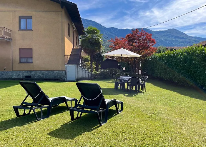 House With Large Garden, 2 Bedrooms, 2 Bathrooms, Apartment Colico