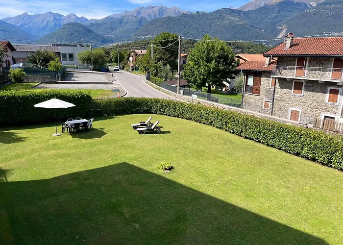 House With Large Garden, 2 Bedrooms, 2 Bathrooms,