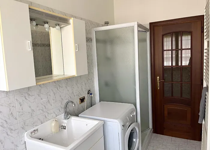 Apartman House With Large Garden, 2 Bedrooms, 2 Bathrooms, *