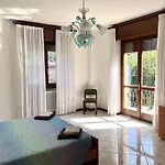 House With Large Garden, 2 Bedrooms, 2 Bathrooms, 아파트 콜리코