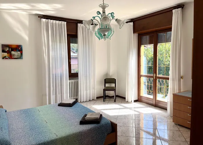 House With Large Garden, 2 Bedrooms, 2 Bathrooms, 公寓 科利科