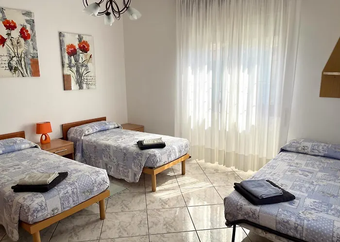 House With Large Garden, 2 Bedrooms, 2 Bathrooms, 公寓