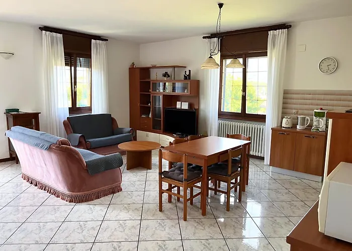 House With Large Garden, 2 Bedrooms, 2 Bathrooms, 公寓 *
